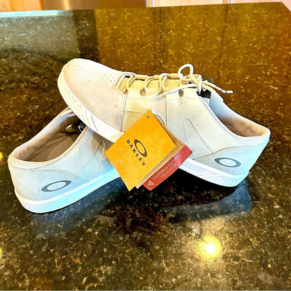 VINTAGE OAKLEY SKATE SHOES MENS 11